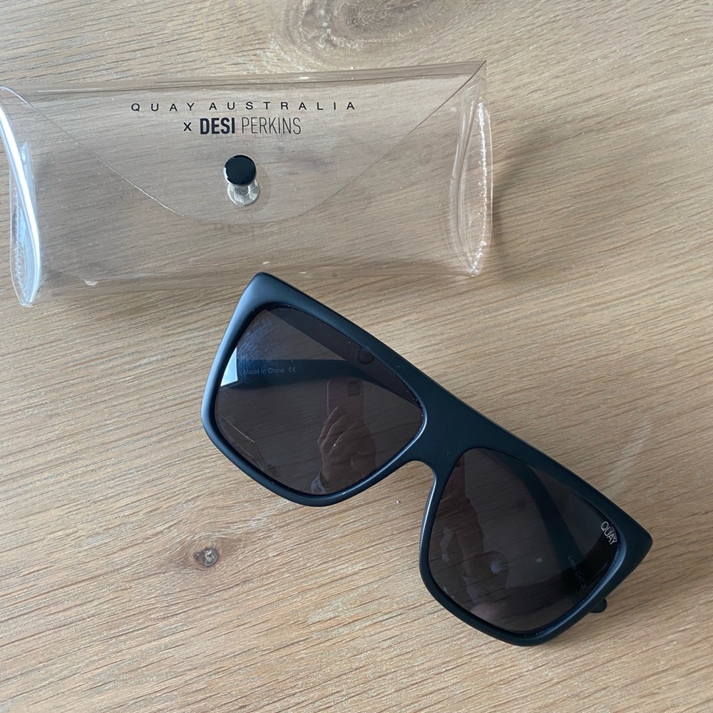 QUAY x Desi Perkins OTL II Glasses
